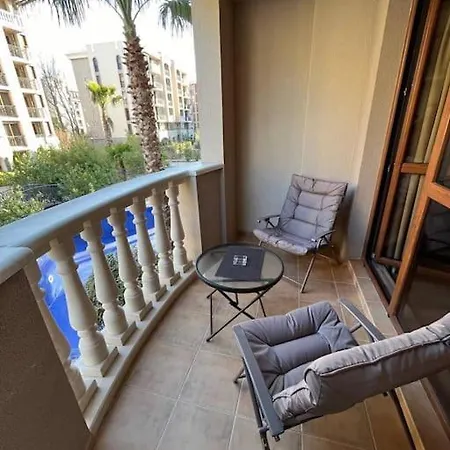 Cascadas, With A Pool View Appartement